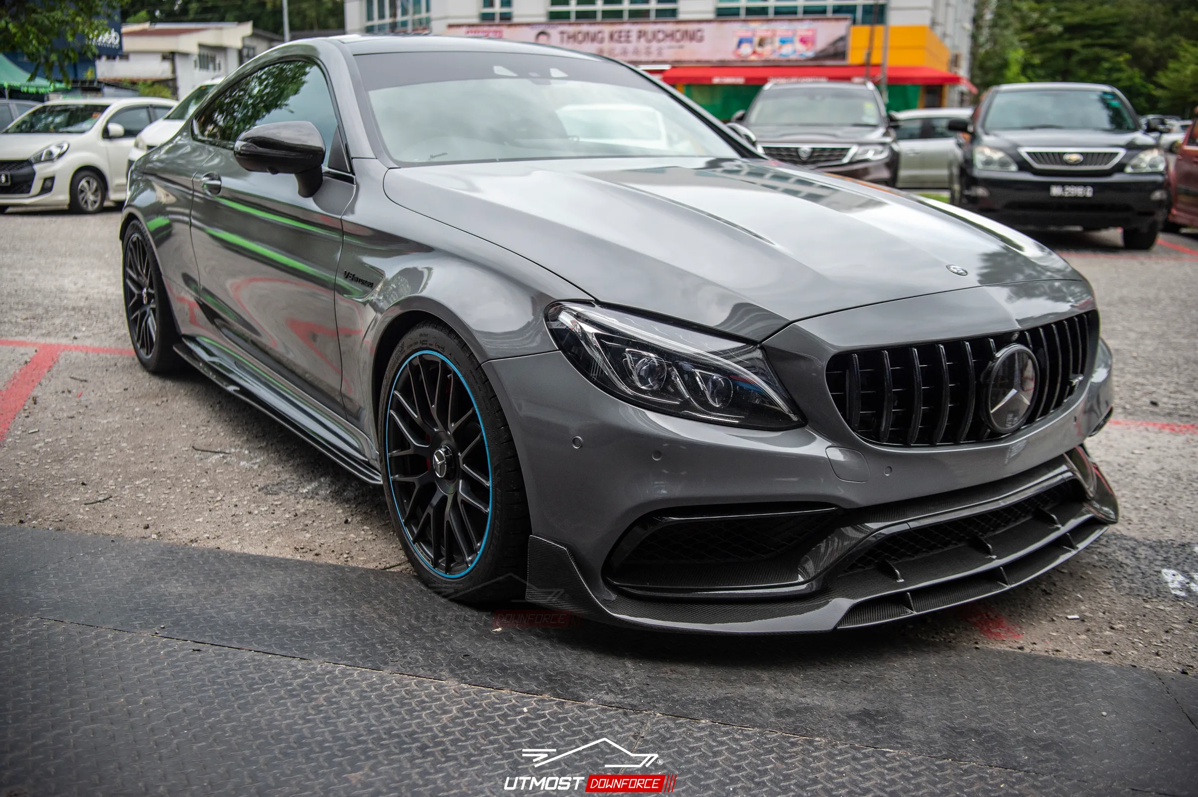 A car wrapped in Gloss Rock Grey, Gloss film by Avery Dennison
