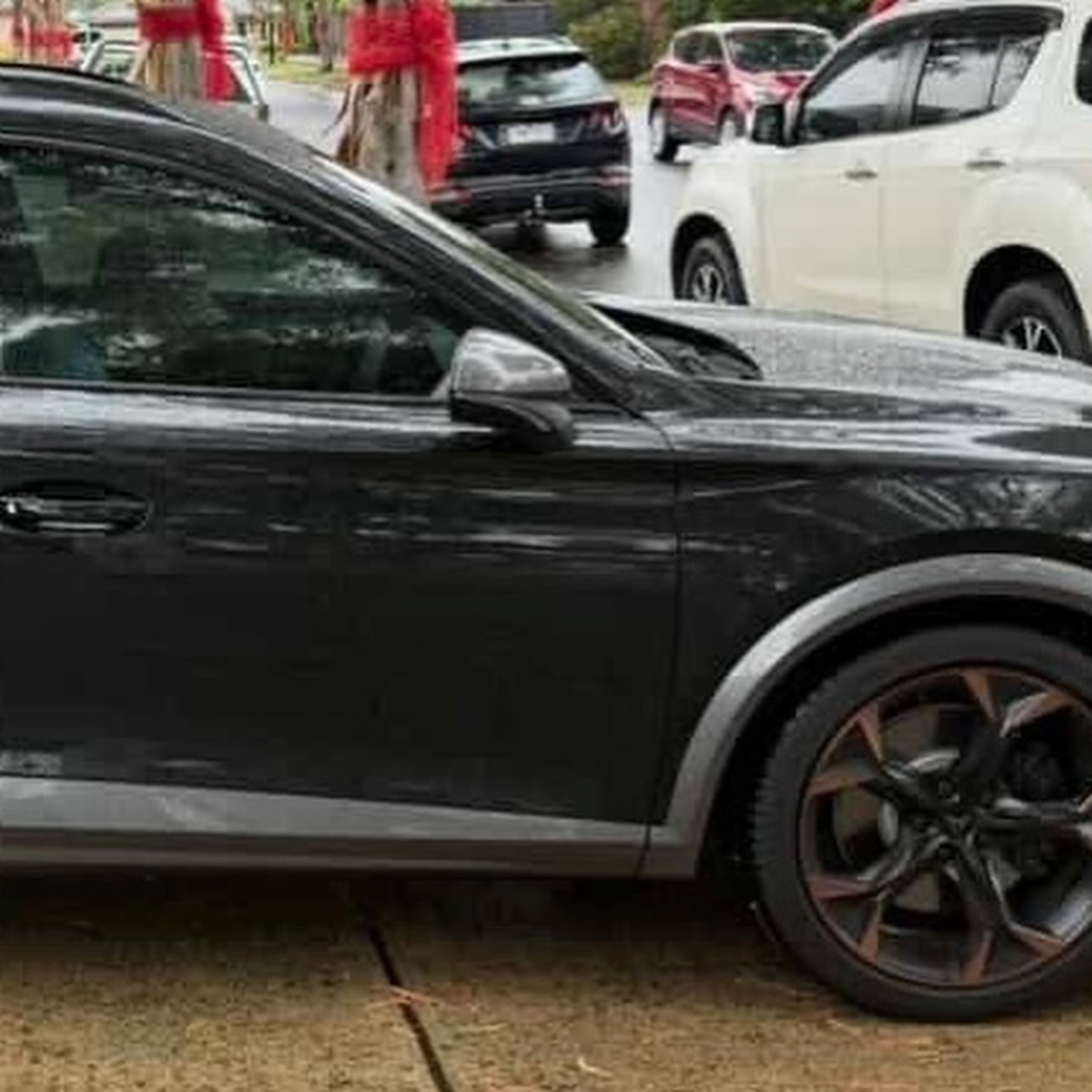 Cupra Formentor wrapped in Gloss Obsidian Black, shot 8