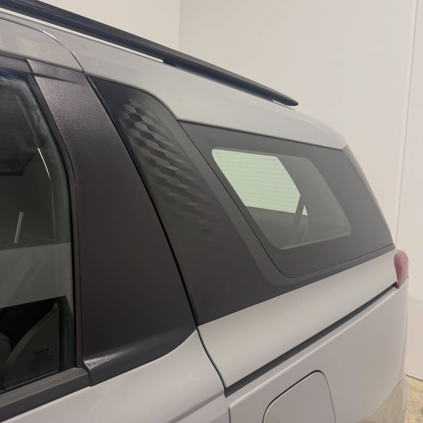 2026 Kia Carnival wrapped in Gloss Obsidian Black, shot 5