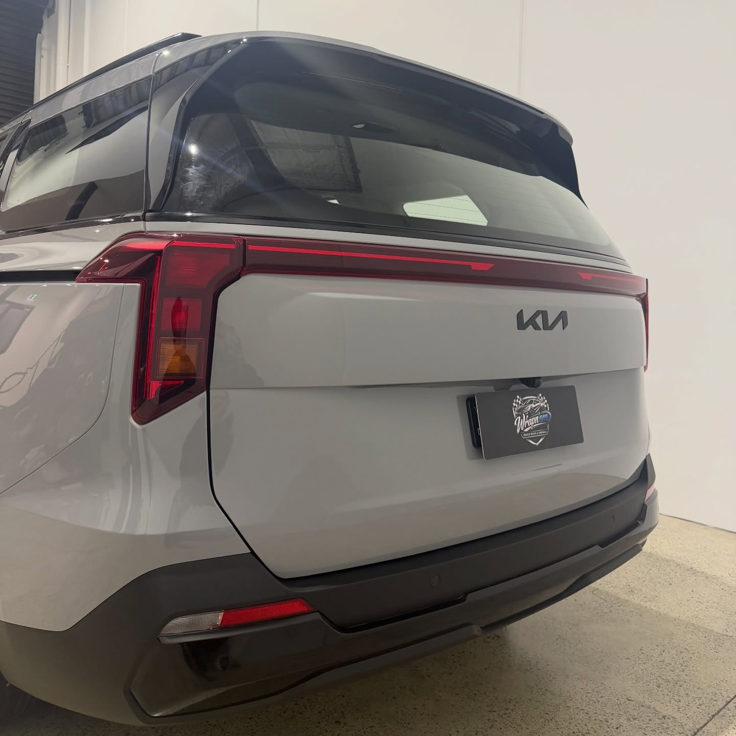2026 Kia Carnival wrapped in Gloss Obsidian Black, shot 6
