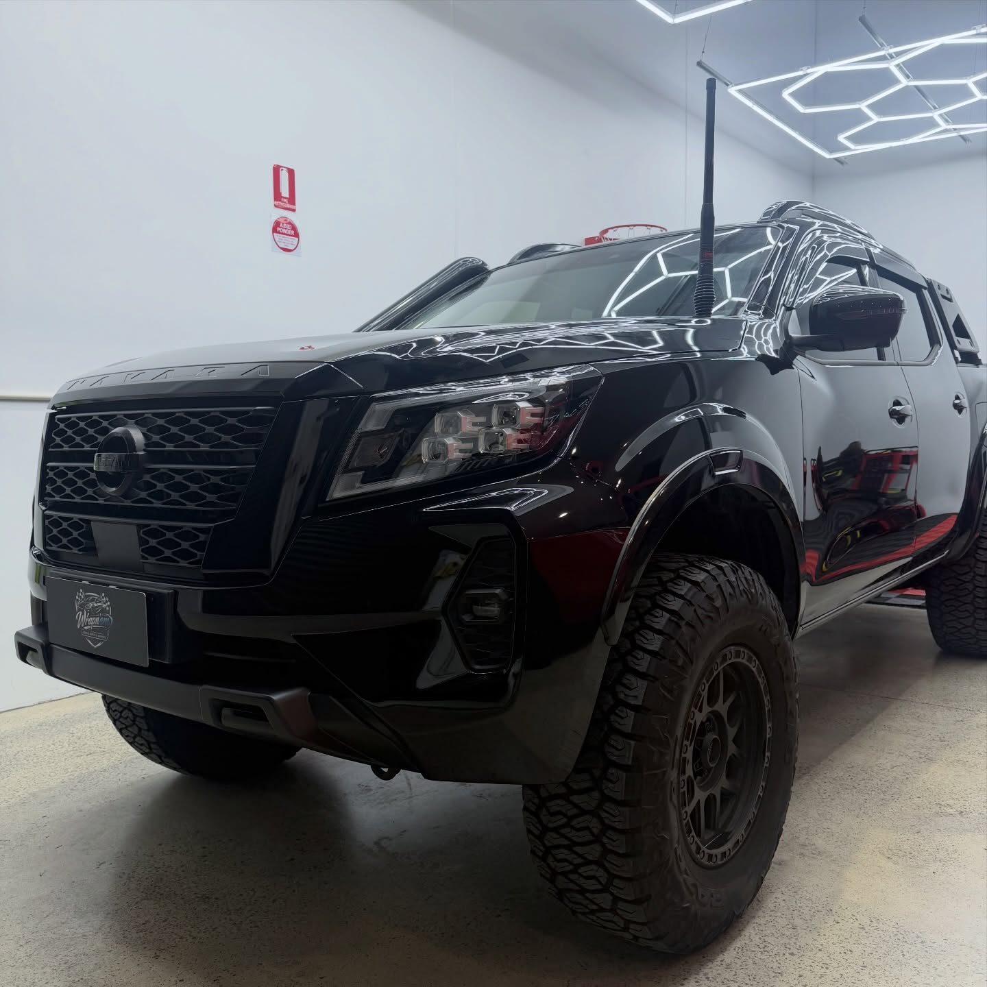 2025 Nissan Navara PRO-4X, Gloss Obsidian Black
