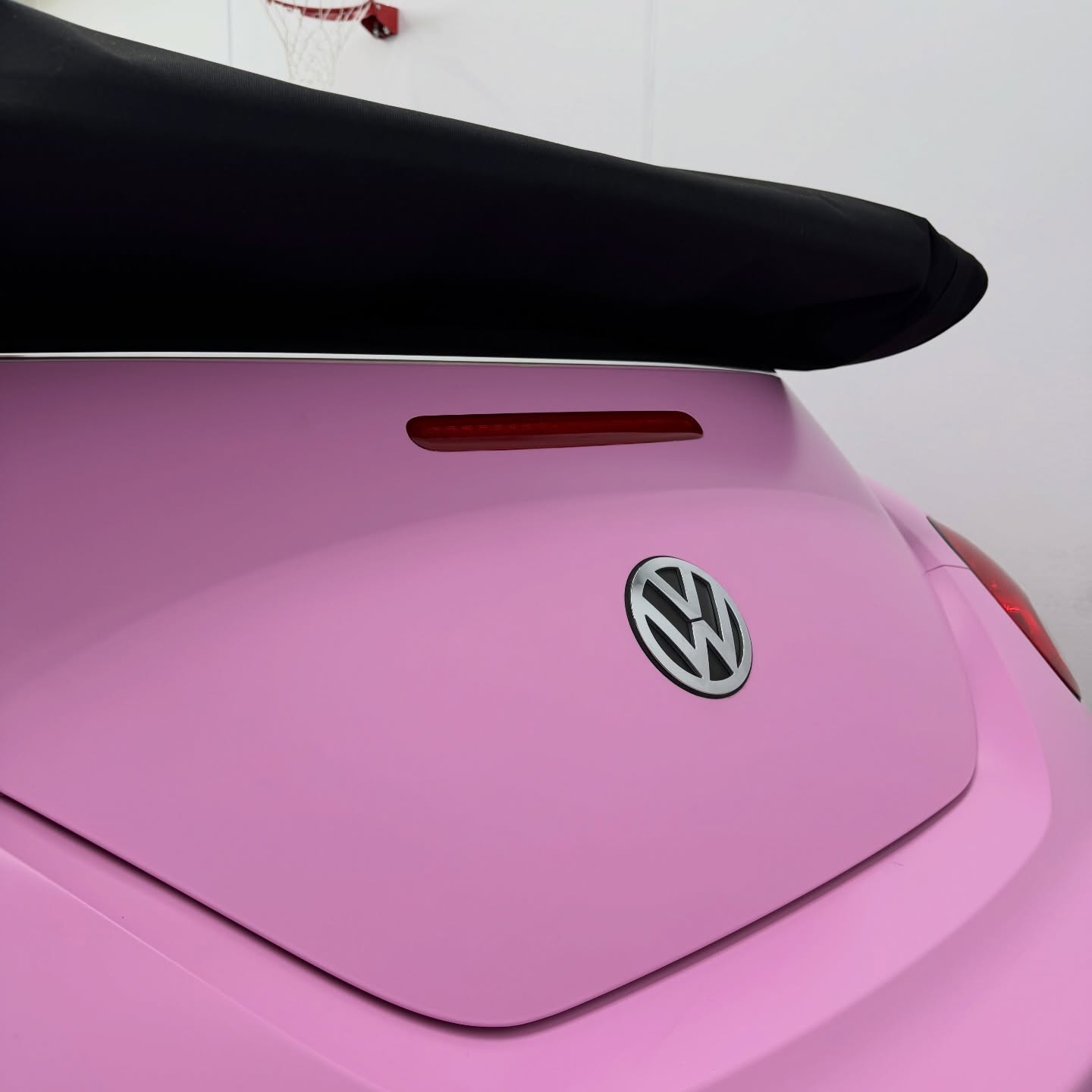 2008 VW Beetle Convertible wrapped in Avery Dennison Satin Bubblegum Pink, shot 8