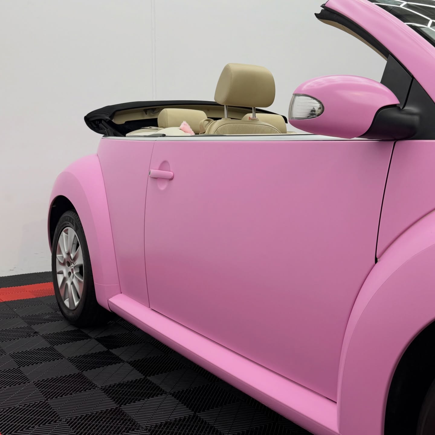 2008 VW Beetle Convertible wrapped in Avery Dennison Satin Bubblegum Pink, shot 5