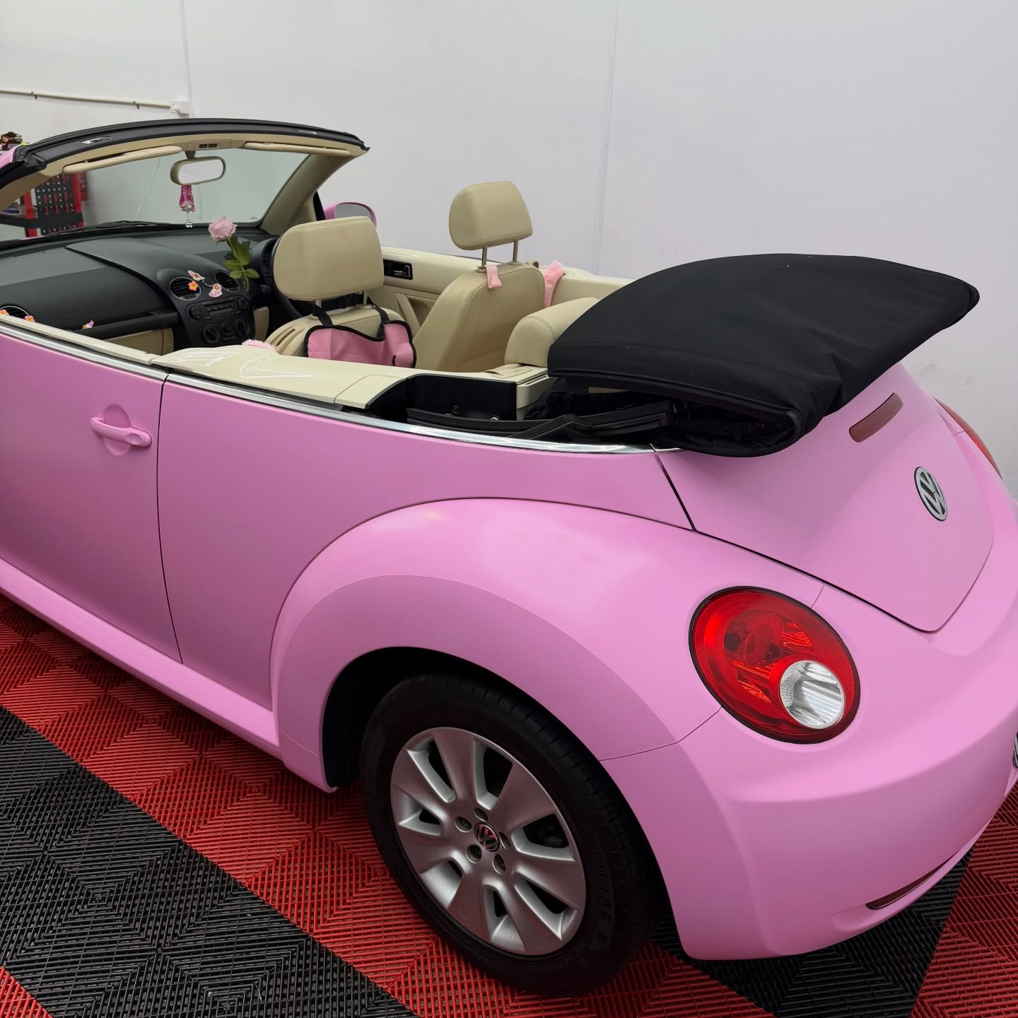 2008 VW Beetle Convertible wrapped in Avery Dennison Satin Bubblegum Pink, shot 7