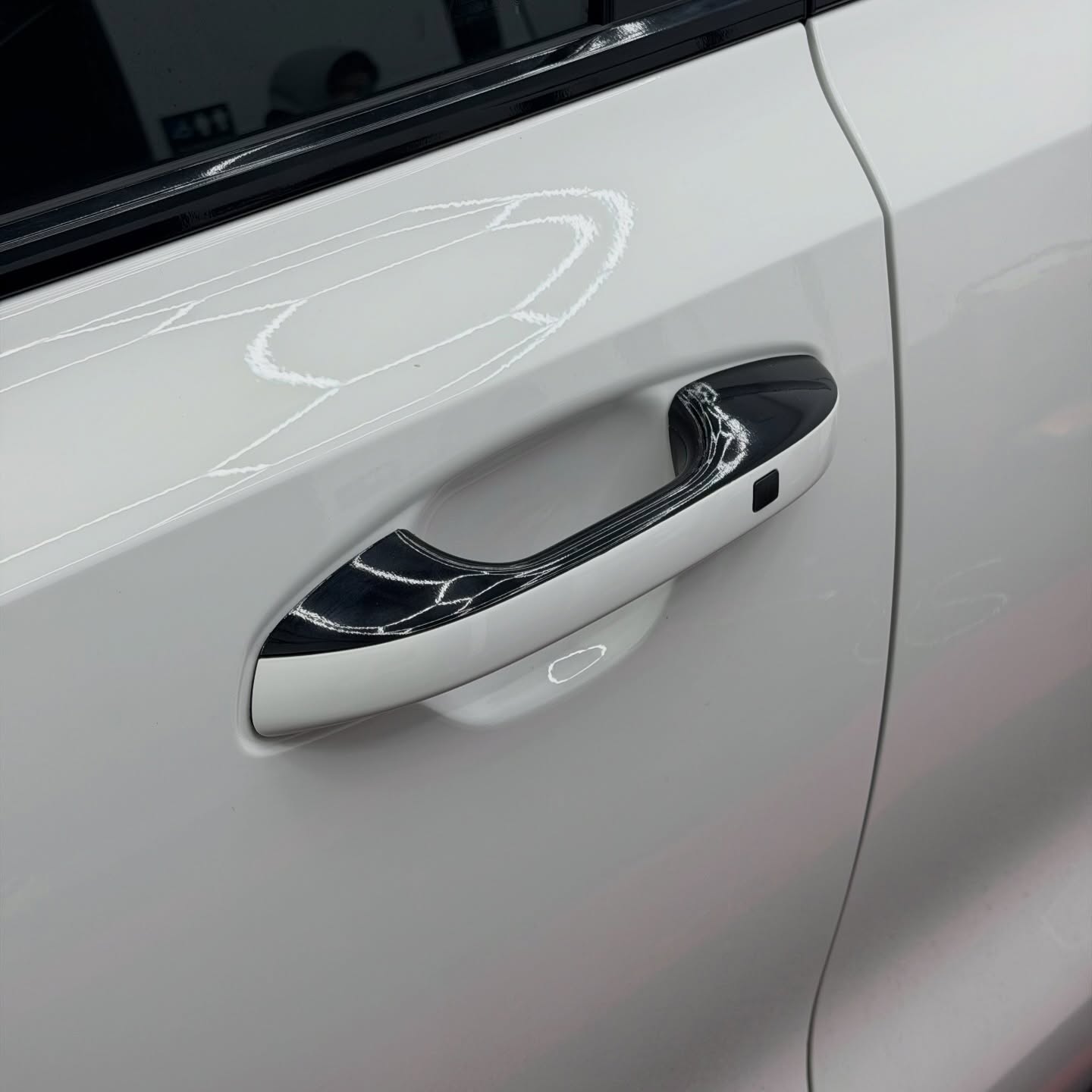2026 Kia Sorento wrapped in Gloss Obsidian Black, shot 7