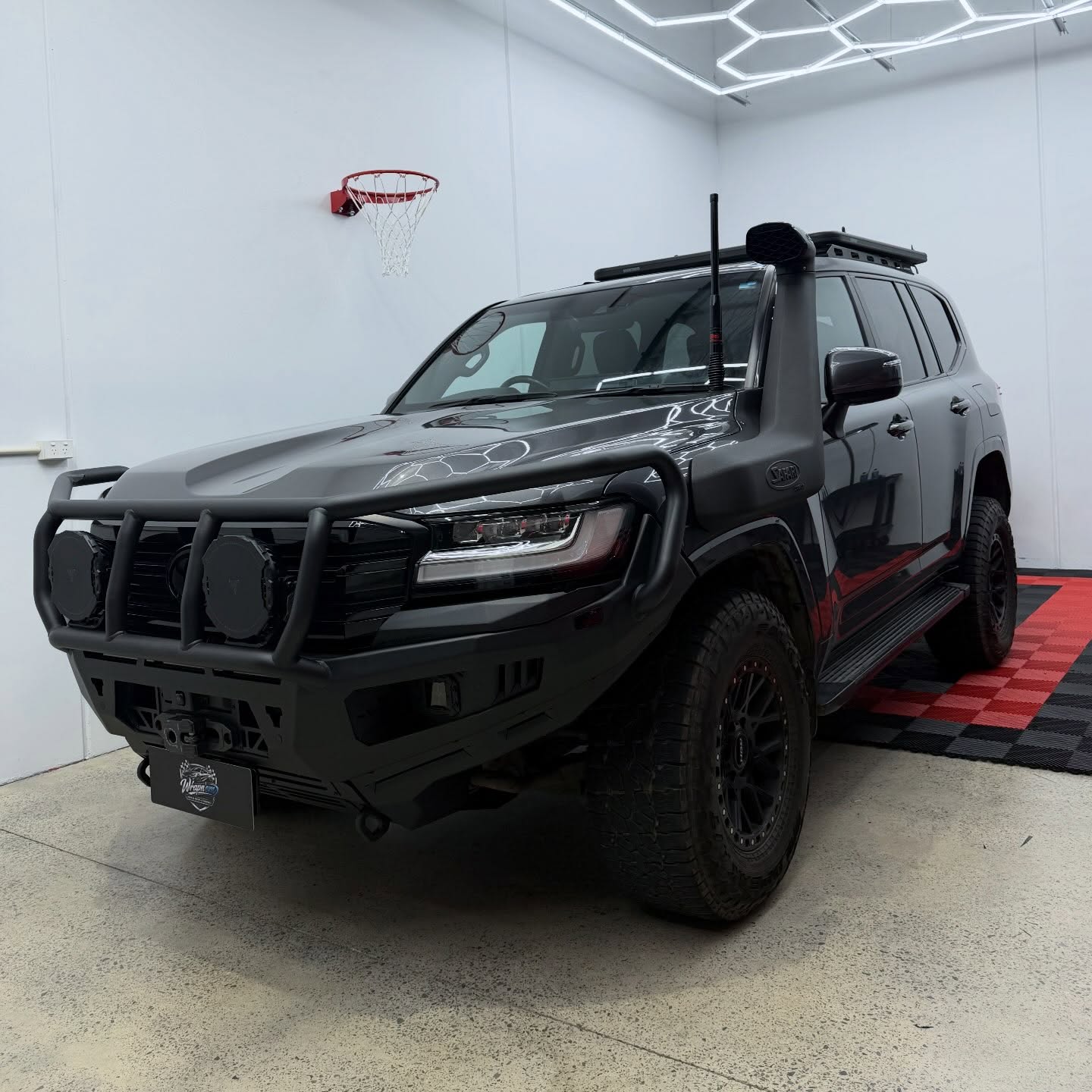 Landcruiser 300 Series, Gloss Obsidian Black