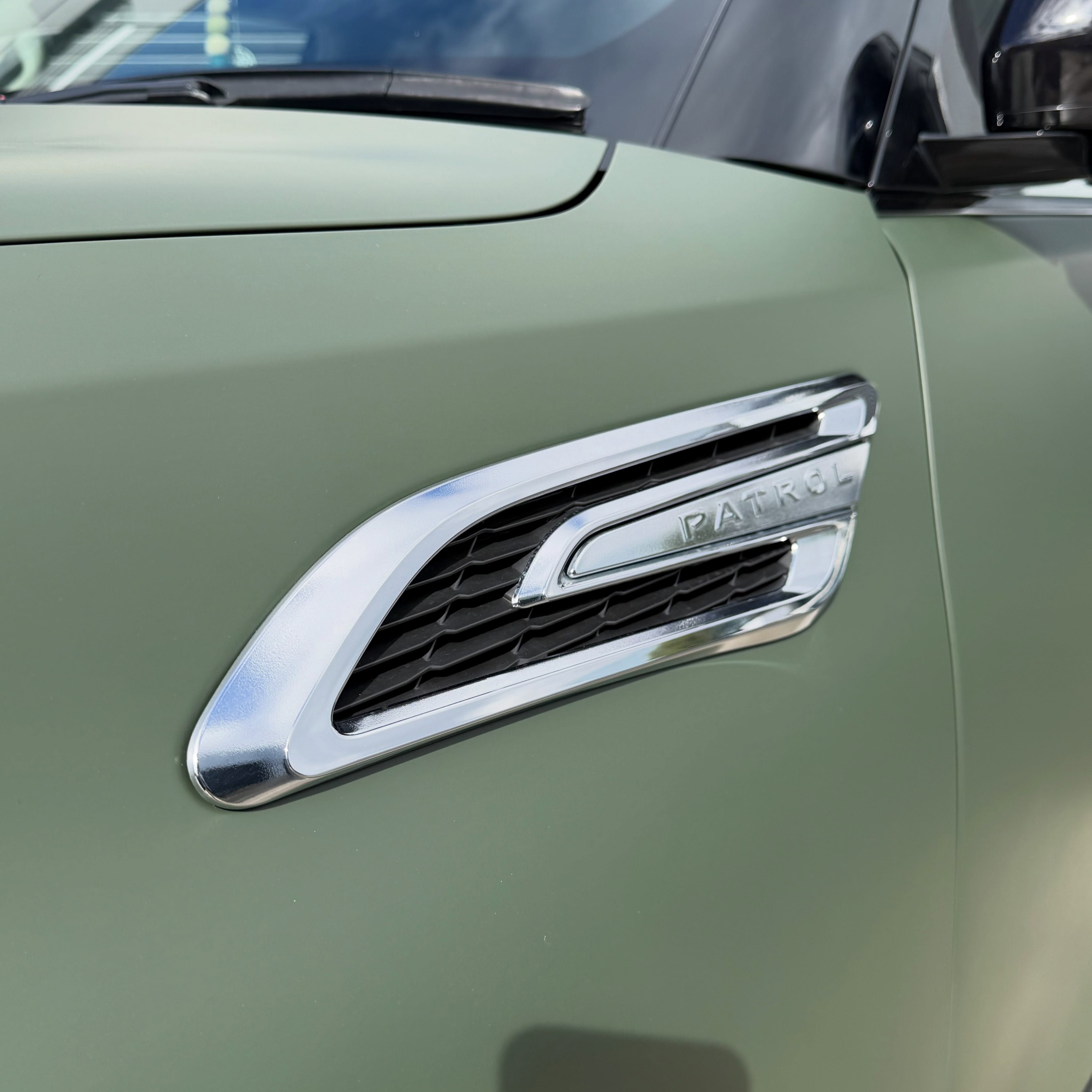 Nissan Patrol Ti-L in Matte Olive Green - Avery Dennison, shot 8 of 13