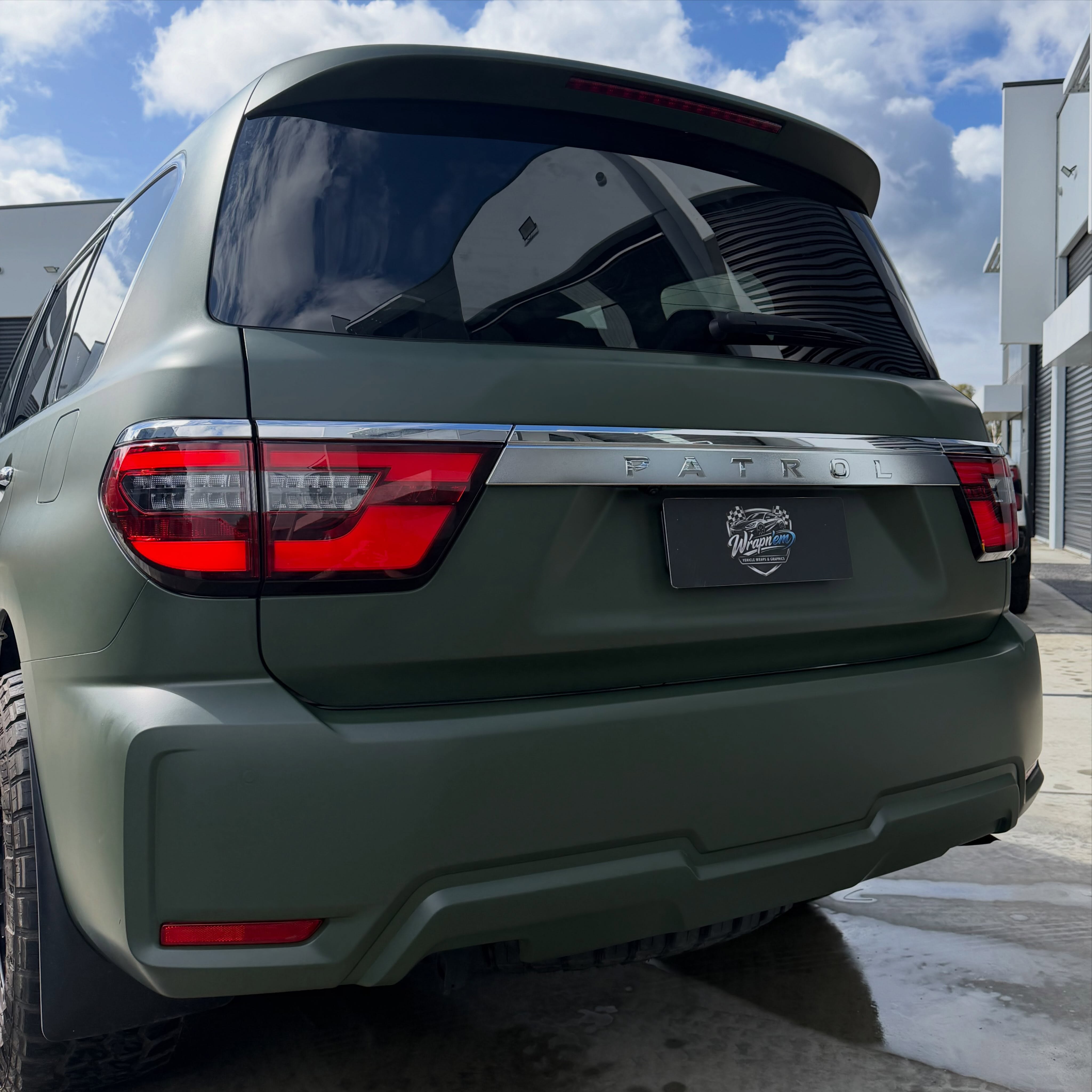 Nissan Patrol Ti-L in Matte Olive Green - Avery Dennison, shot 6 of 13