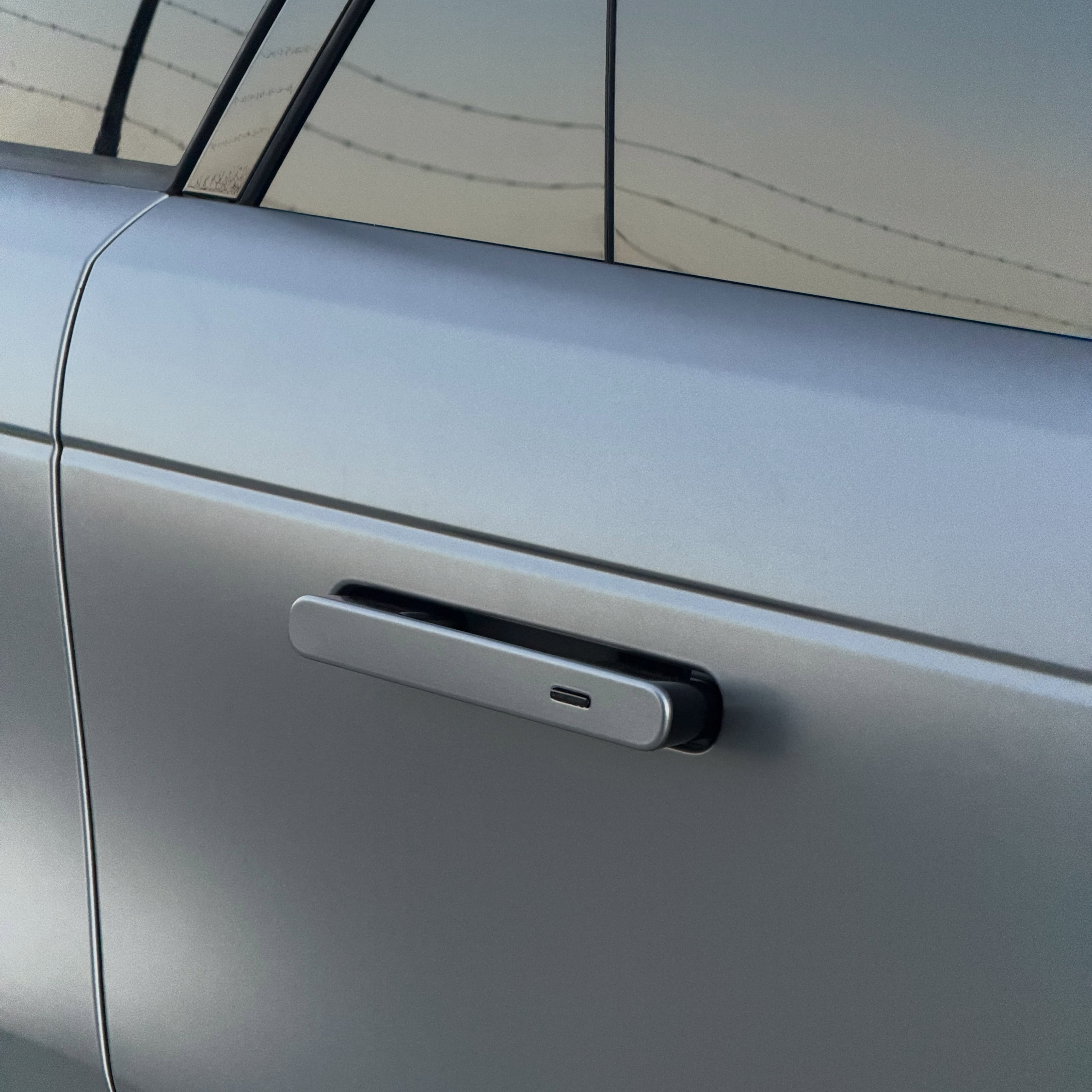 Range Rover Sport in Satin Gun Metal Metallic - Avery Dennison, shot 6 of 10