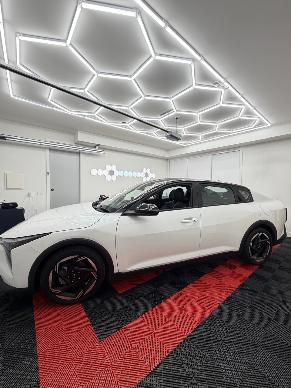 2025 Kia K4, Gloss Obsidian Black