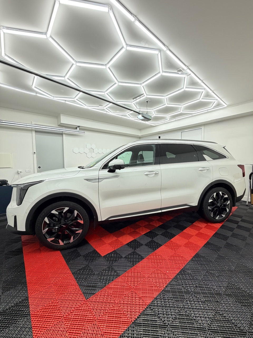 2025 Kia Sorento in factory paint